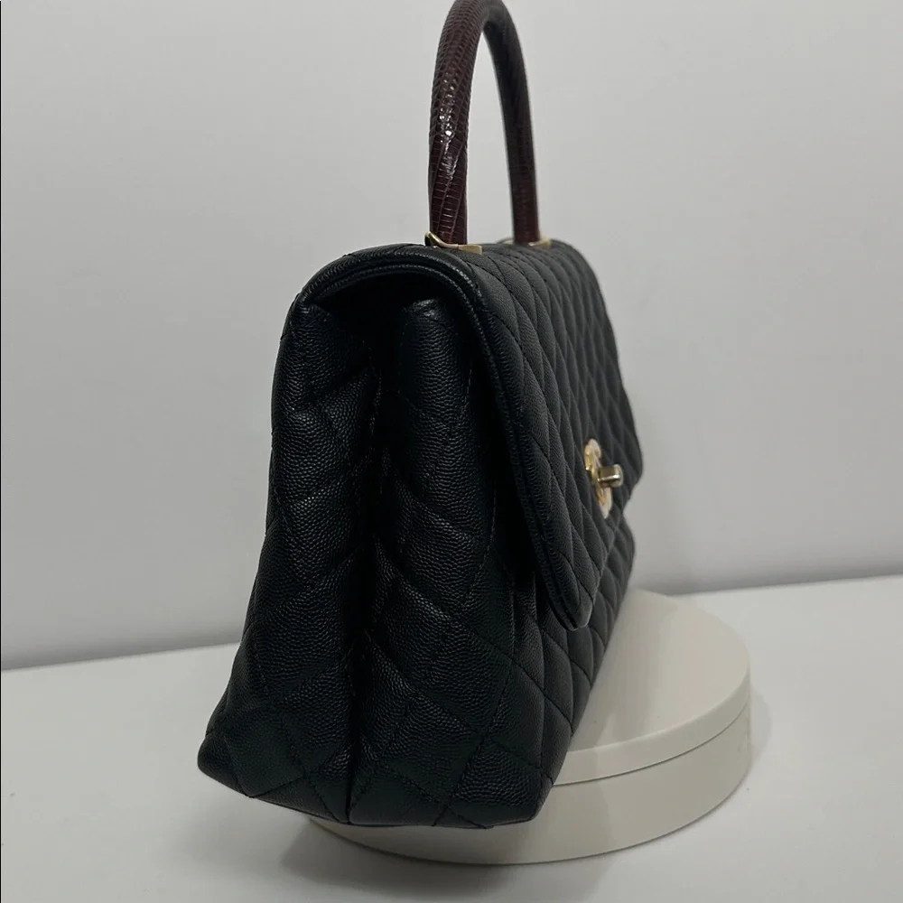 💯Authentic Chanel Black Quilted Shoulder Bag with Gold Accents🍀
